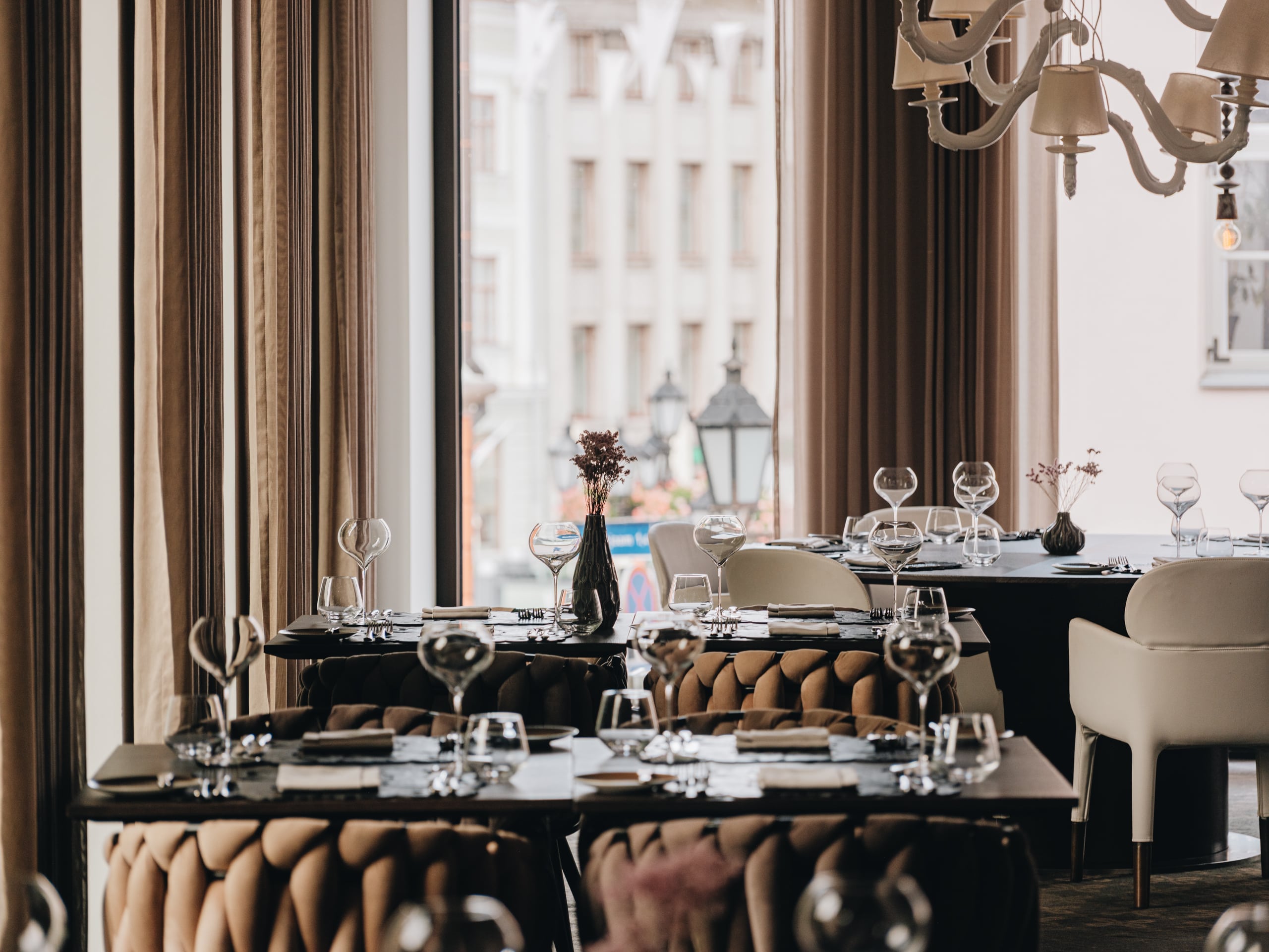 Lauakate-restoran-Hõlm