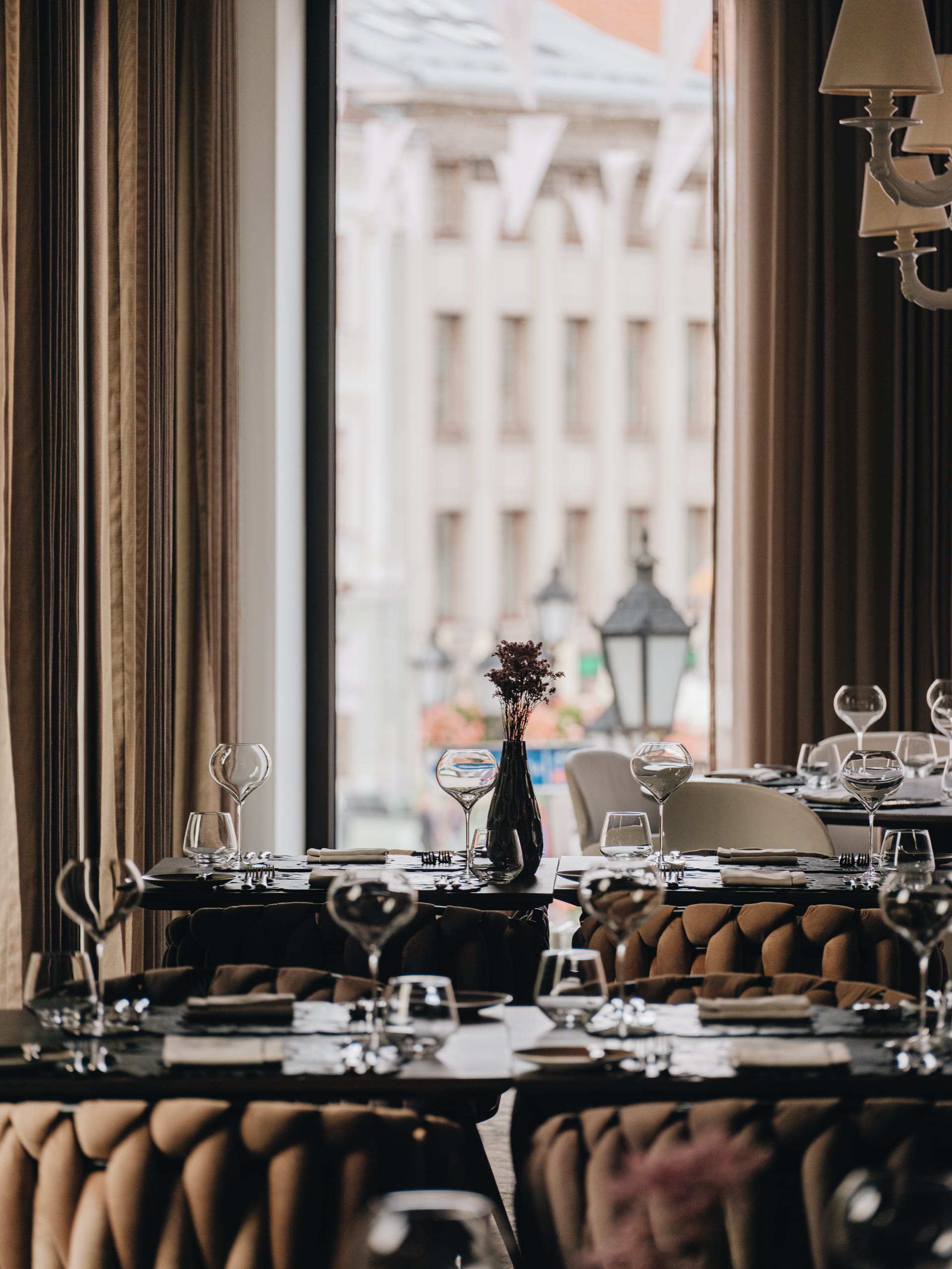 Restoran-Hõlm-lauakate-min