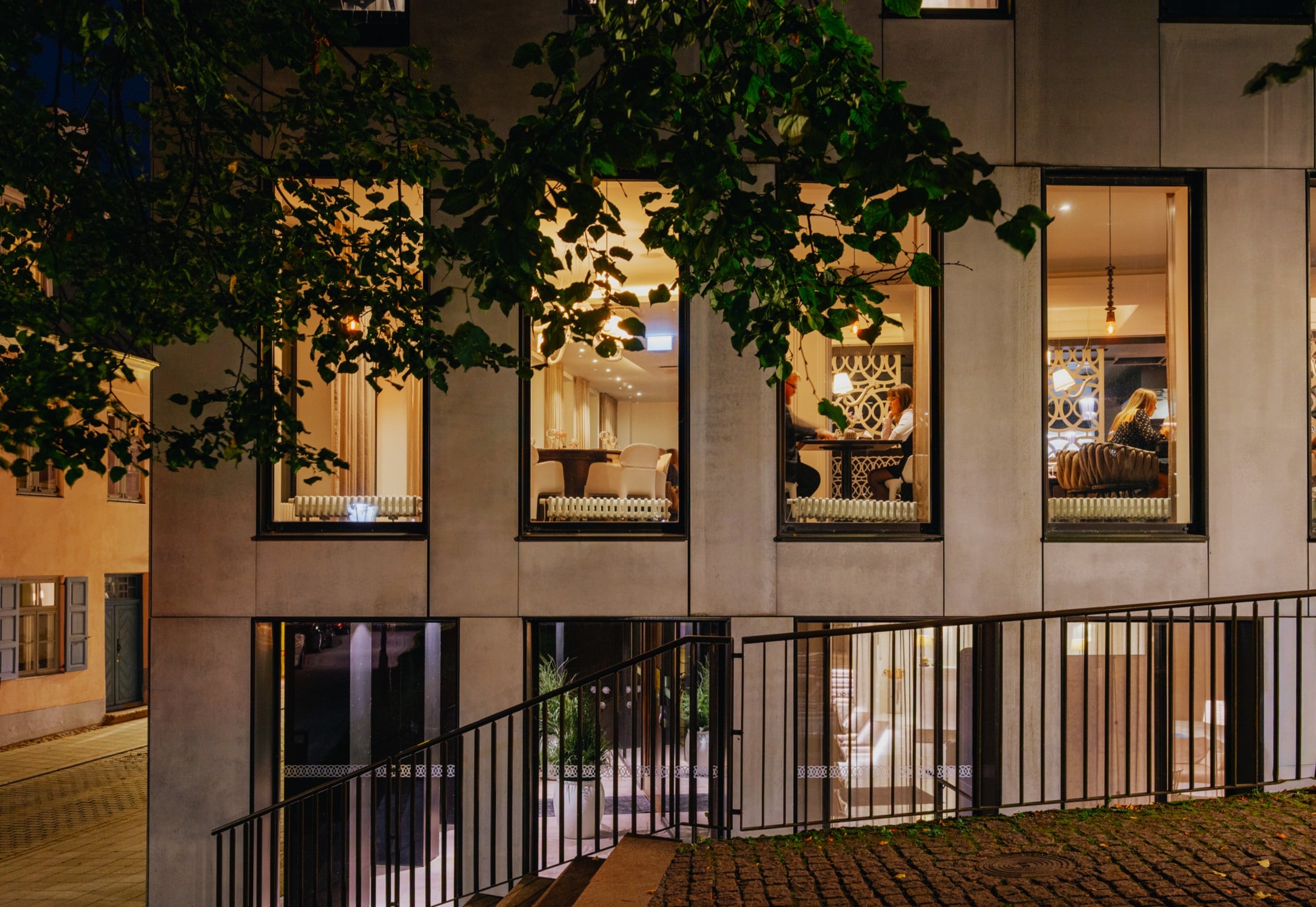 Restoran-Hõlm-õhtu-eksterjöör-min